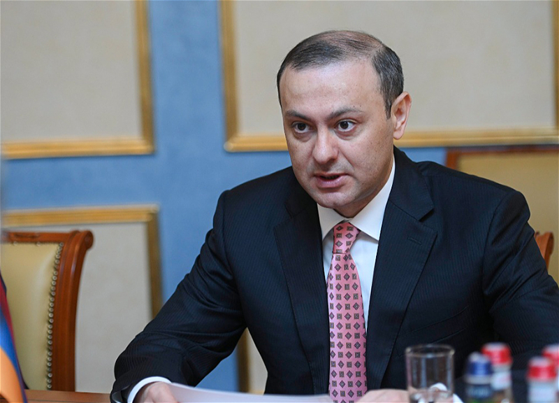 Армен Григорян заявил, что не Армения, а Россия обязана защищать Карабах