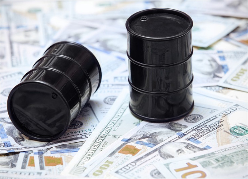 Цена азербайджанской нефти упала ниже 100 долларов