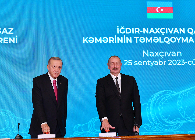 Ильхам Алиев и Реджеп Тайип Эрдоган заложили фундамент газопровода Игдыр-Нахчыван - ФОТО
