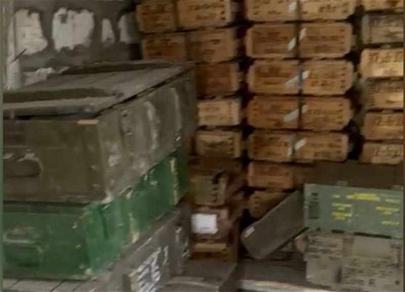 В постройках гражданского назначения в Карабахе находят склады оружия и боеприпасов - ВИДЕО