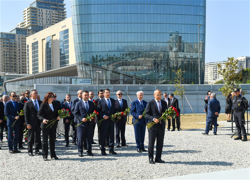Коллектив Министерства экономики Азербайджана посетил Парк победы - ФОТО