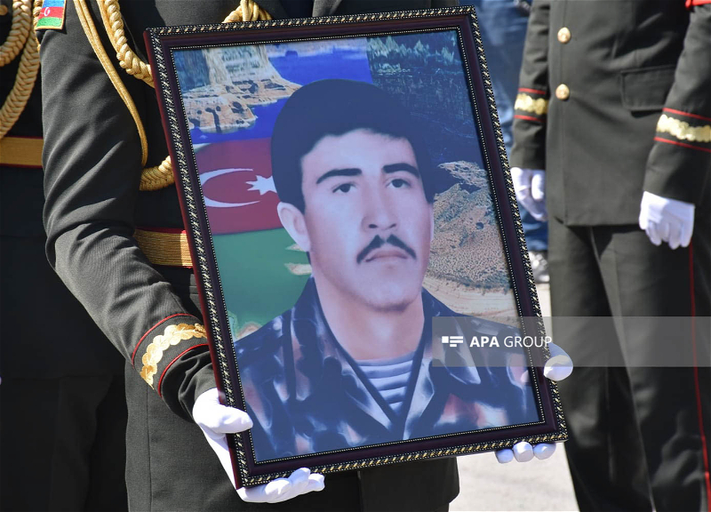 Şəhid Vüqar Əsədovun 30 il sonra Xocavənddə tapılan qalıqları Lökbatanda dəfn olunub - FOTO