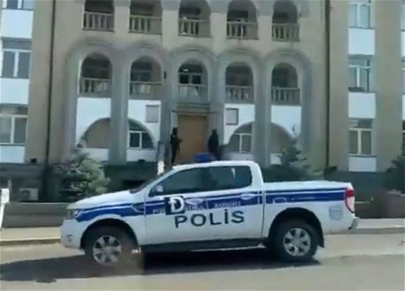 Азербайджанская полиция несет службу в здании т.н. «МВД» сепаратистов в Ханкенди