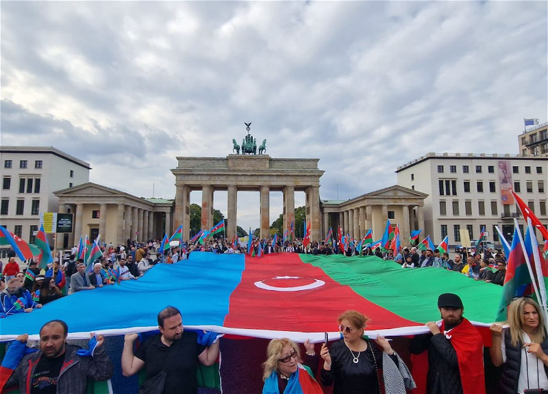 Проживающие в Германии азербайджанцы проводят мирную акцию протеста - ФОТО - ВИДЕО