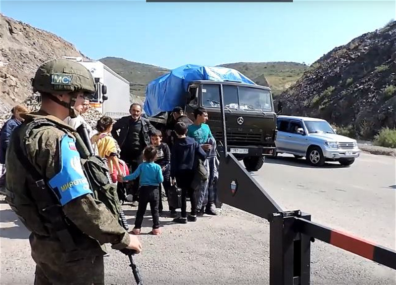 РМК РФ обеспечивает безопасность автомобилей с мирными жителями, самостоятельно выезжающими из Карабаха