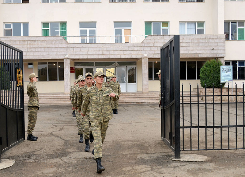 Группа военнослужащих, завершивших срок службы, уволена в запас - ФОТО - ВИДЕО