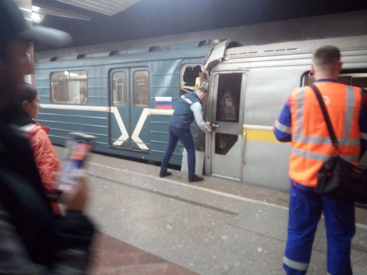 В Московском метро столкнулись два поезда - ФОТО - ВИДЕО | 1news.az |  Новости