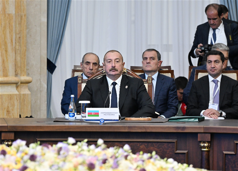 Ильхам Алиев принимает участие в заседании Совета глав государств СНГ в расширенном составе - ФОТО