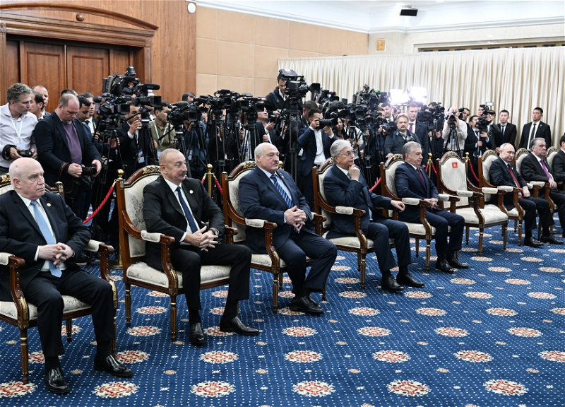 Ильхам Алиев принял участие в церемонии награждения Президента Узбекистана - ФОТО