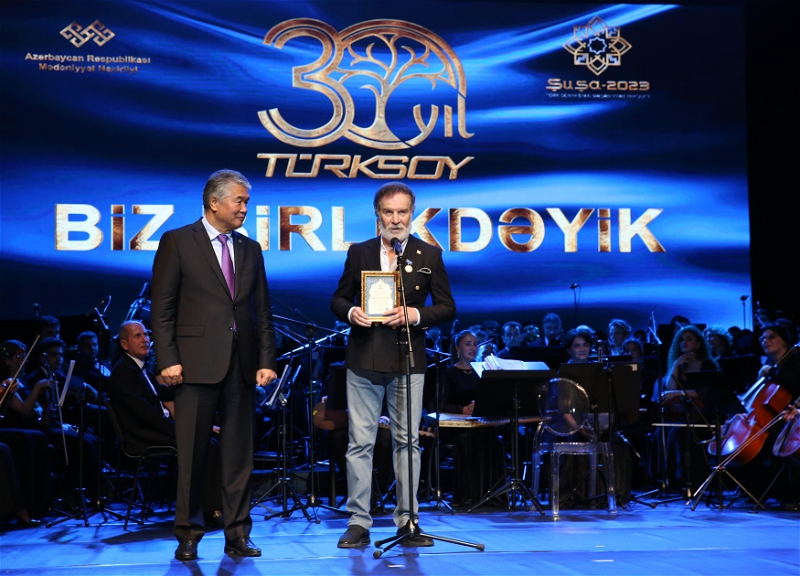 ТЮРКСОЙ наградил медалью «Шараф» деятелей азербайджанской культуры и искусства - ФОТО
