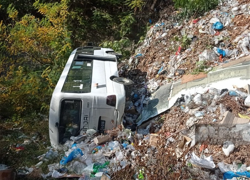 Обнародованы кадры ДТП с участием пассажирского автобуса в Гяндже - ВИДЕО