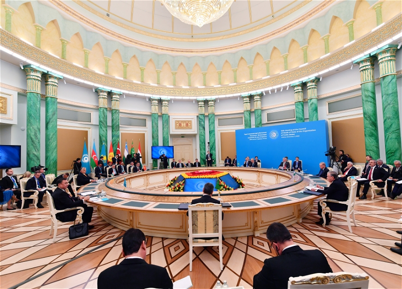 Ильхам Алиев принял участие в официальном приеме в честь глав государств-участников саммита ОТГ