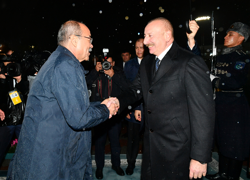 Президент Ильхам Алиев прибыл в Узбекистан - ФОТО