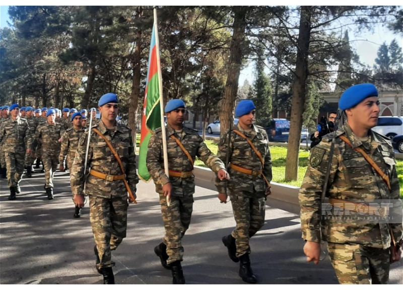 В Гяндже проходит шествие военнослужащих по случаю Дня Победы - ФОТО
