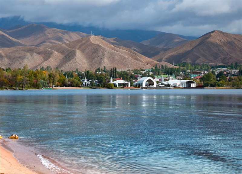 Ильхам Алиев утвердил соглашение об инвестировании строительства гостиницы на берегу озера Иссык-Куль