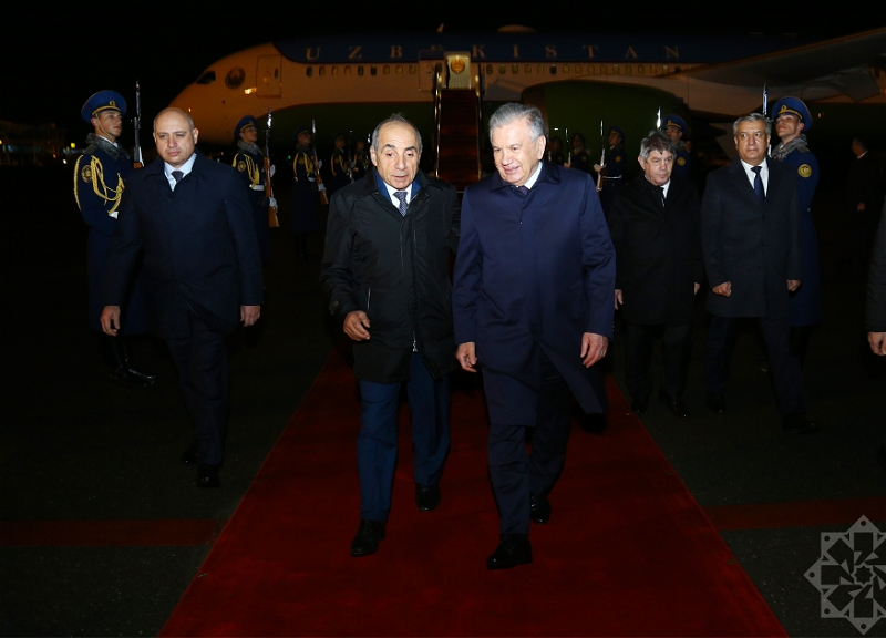 Президент Узбекистана прибыл с рабочим визитом в Азербайджан - ФОТО