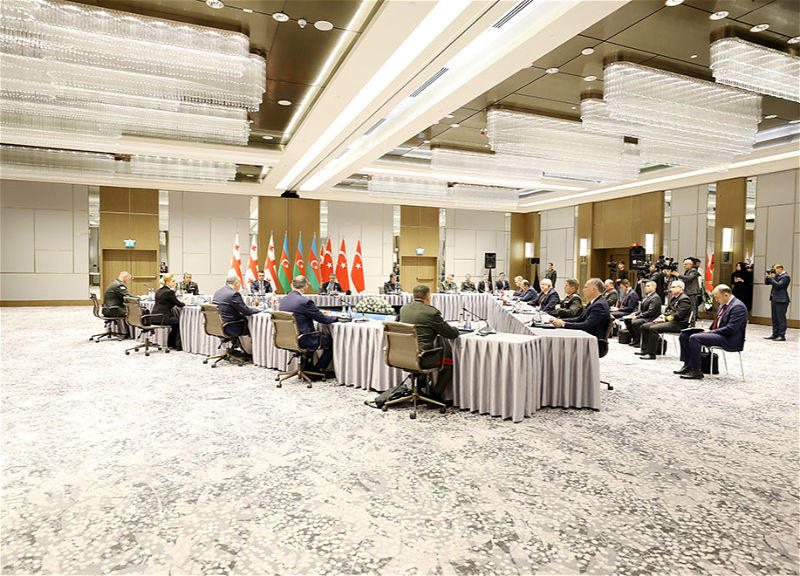 В Баку состоялась трехсторонняя встреча министров обороны Азербайджана, Турции и Грузии - ФОТО