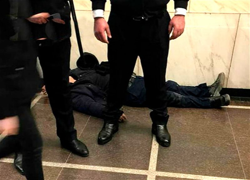 В бакинском метро скончался мужчина