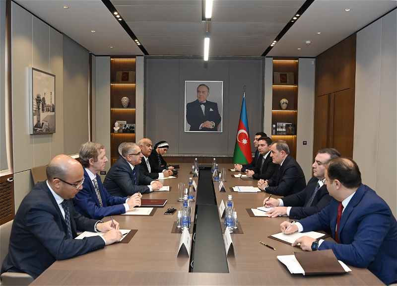 Джейхун Байрамов рассказал коллеге из Алжира о видении Азербайджаном постконфликтного устройства региона