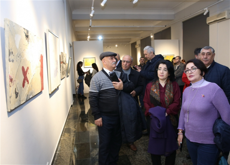 В Баку открылась выставка произведений художников-уроженцев Западного Азербайджана
