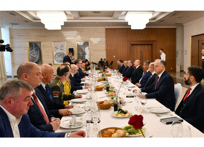 Состоялась встреча Президента Ильхама Алиева с Президентом Сербии в расширенном составе
