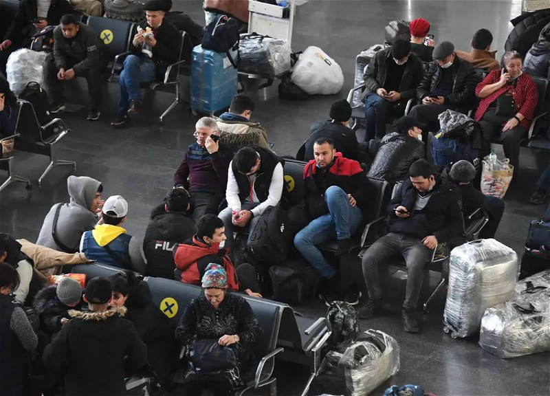 Десятки рейсов отменили и задержали в аэропортах Москвы