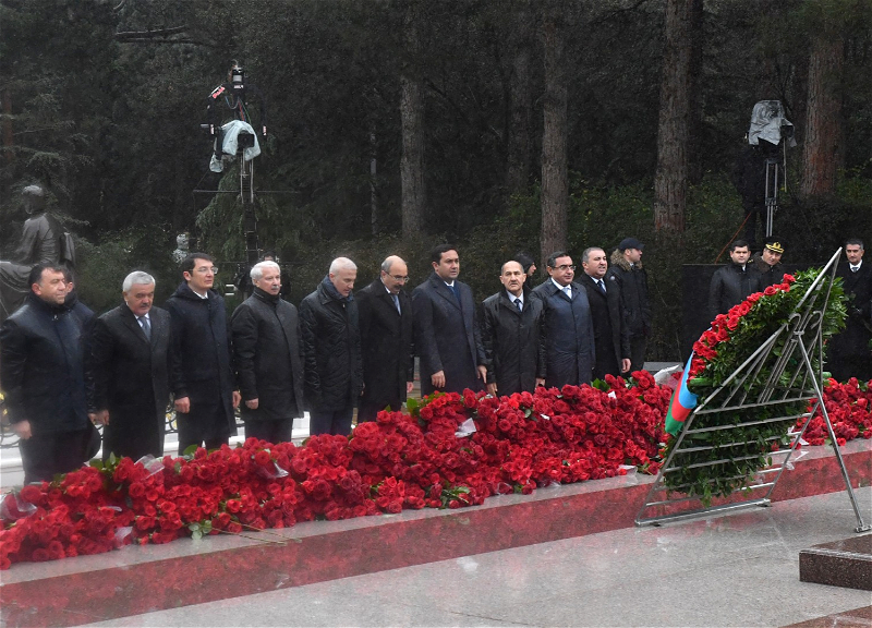 Почтена светлая память общенационального лидера Гейдара Алиева - ФОТО