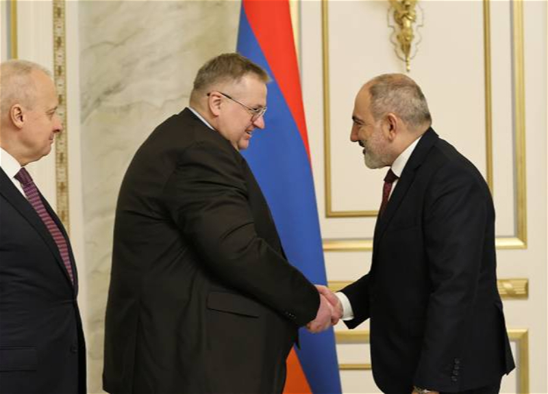 Оверчук и Пашинян переговорили в Иреване