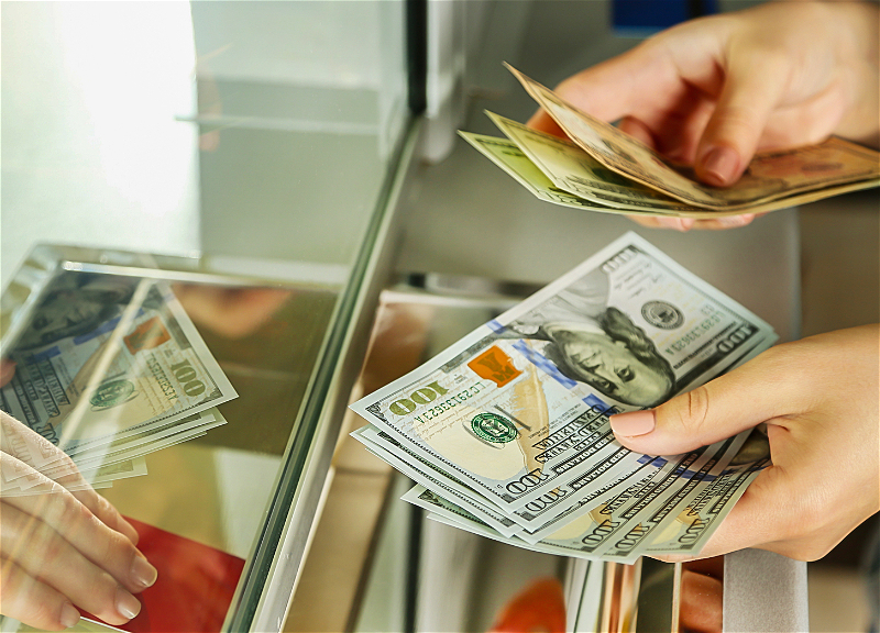 Новые правила обмена валют: Для покупки более 500 долларов необходимо предоставить удостоверение личности