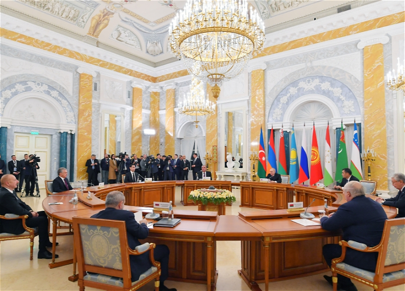 В Санкт-Петербурге состоялась неформальная встреча глав государств СНГ - ФОТО