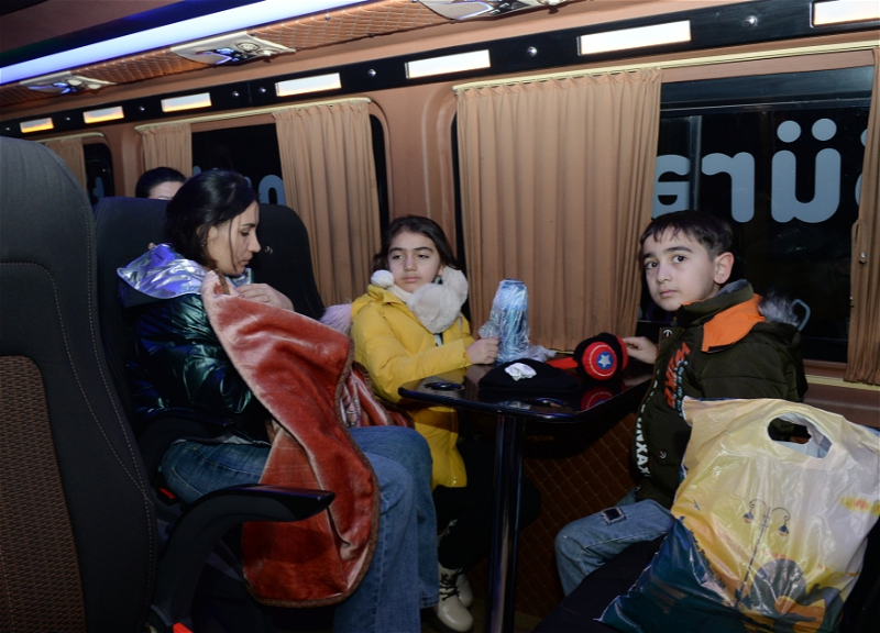 Большое возвращение: Очередная группа бывших вынужденных переселенцев отправлена в Лачин - ФОТО