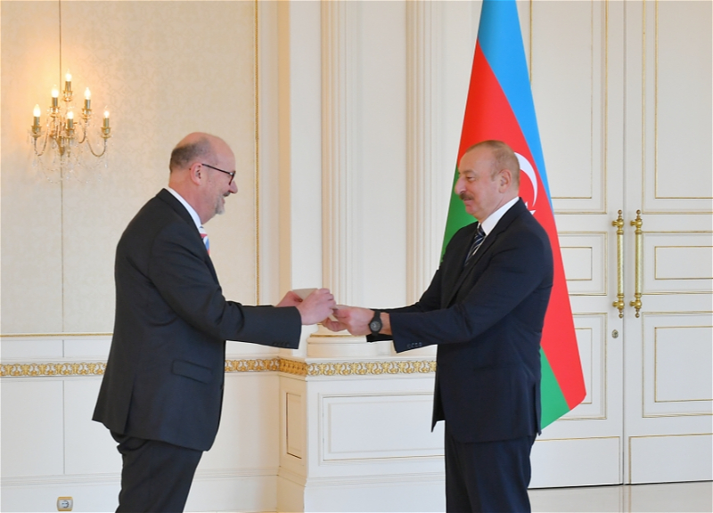 Ильхам Алиев принял верительные грамоты нового посла Люксембурга - ФОТО