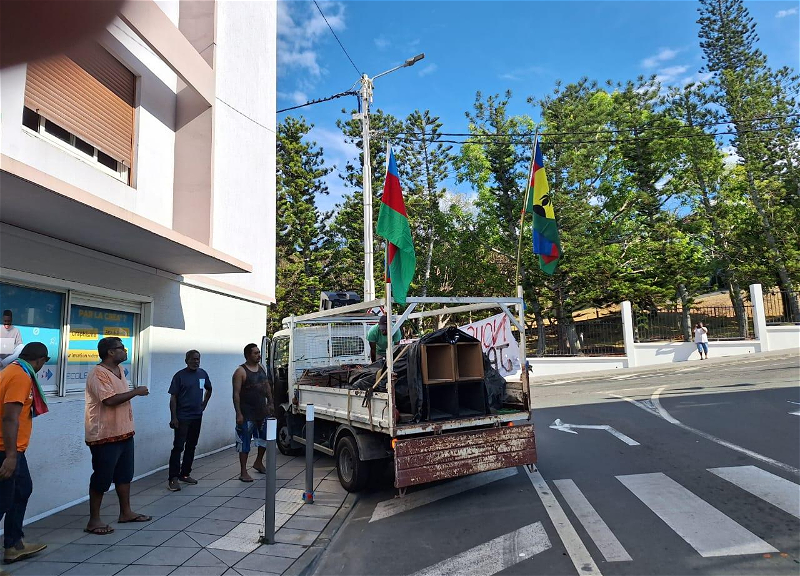 На акции у парламента Новой Каледонии вновь поднят флаг Азербайджана - ФОТО - ВИДЕО