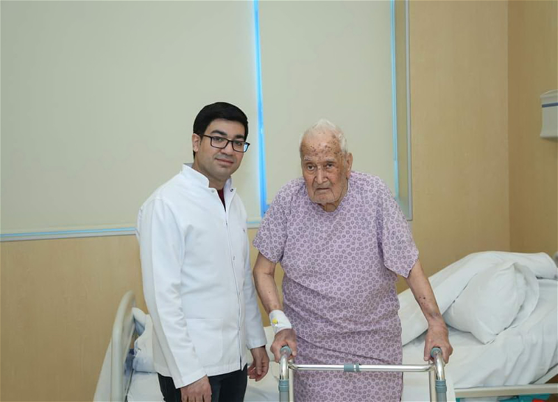 В Баку 98-летнему пациенту была успешно проведена операция по эндопротезированию