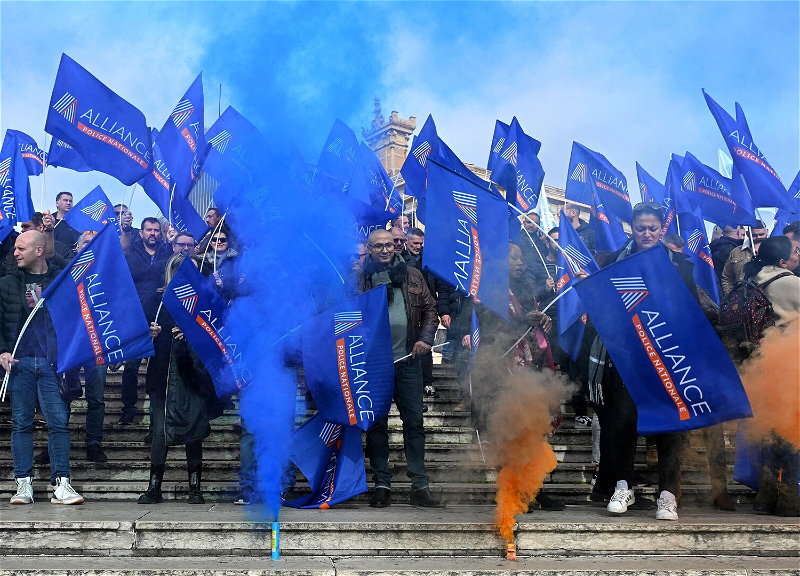 Французские полицейские вышли на акции протеста