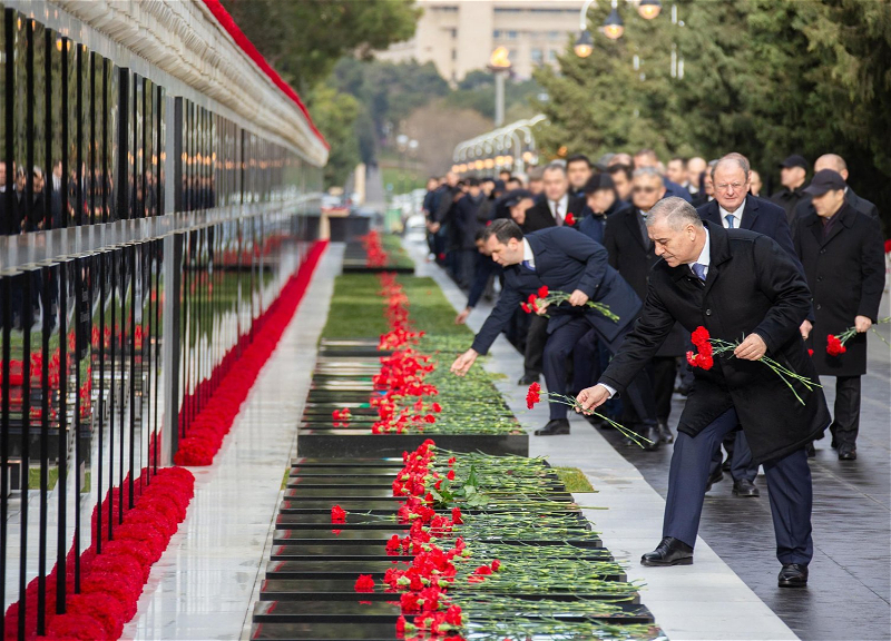 Руководство СГБ Азербайджана посетило Аллею шехидов - ФОТО