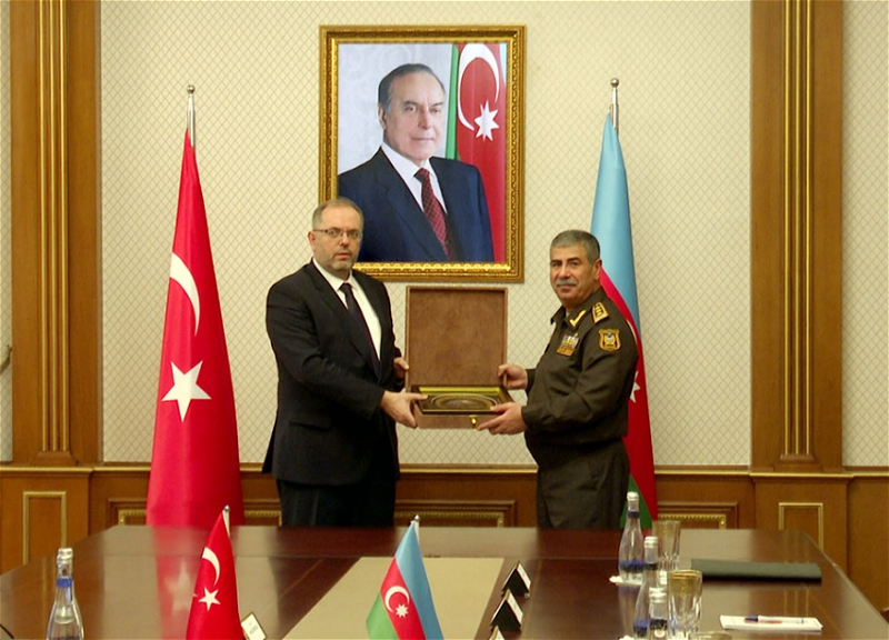 Министр обороны Азербайджана встретился с ректором Национального университета обороны Турции - ФОТО