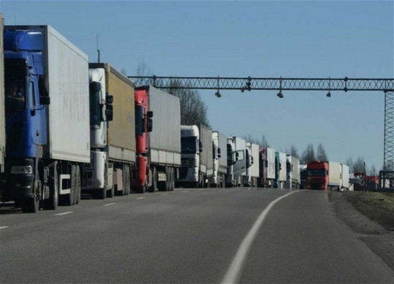 На таможенном посту «Красный мост» образовалась очередь из 400 грузовых автомобилей