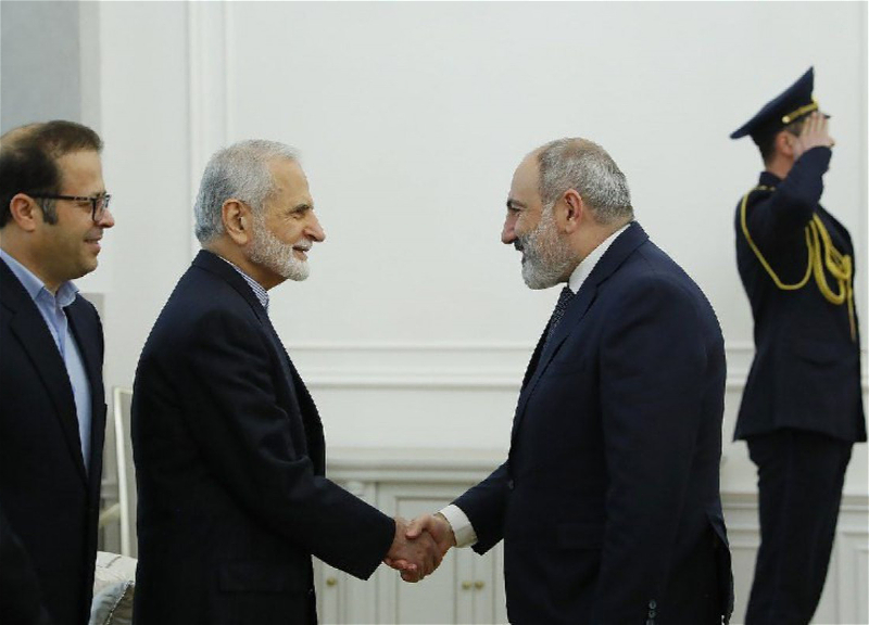 Пашинян встретился с советником Хаменеи