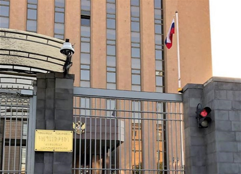 Посольство РФ в Иреване ждет, что Армения накажет осквернивших памятник блокадникам