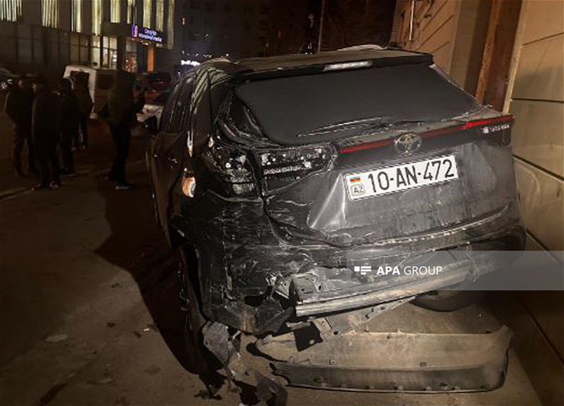 В Баку столкнулись четыре автомобиля, есть пострадавший - ФОТО