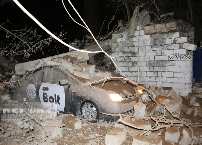 В Баку произошел взрыв в котельной, повреждено более 10 автомобилей – ФОТО - ВИДЕО