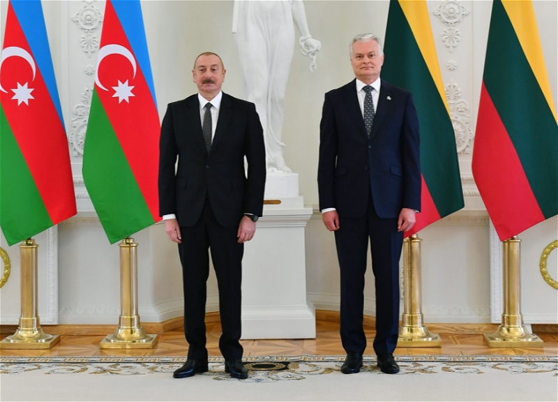 Президент Литвы поздравил Ильхама Алиева с победой на выборах