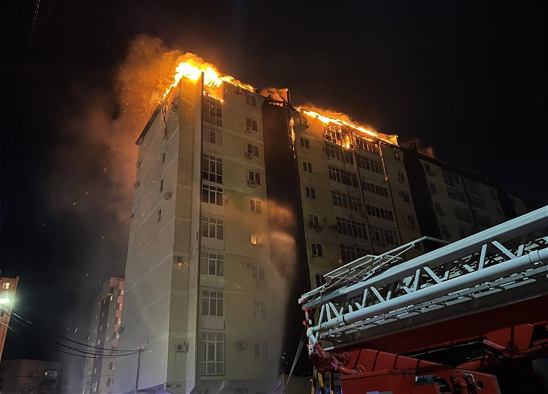 В России загорелся 11-этажный дом: эвакуированы 440 человек
