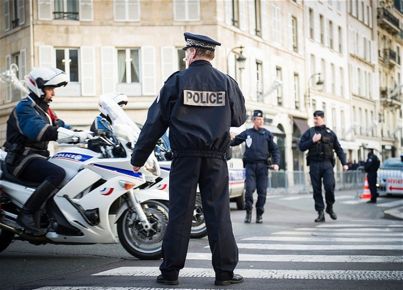 В Париже ликвидировали напавшего на полицейских мужчину с мачете