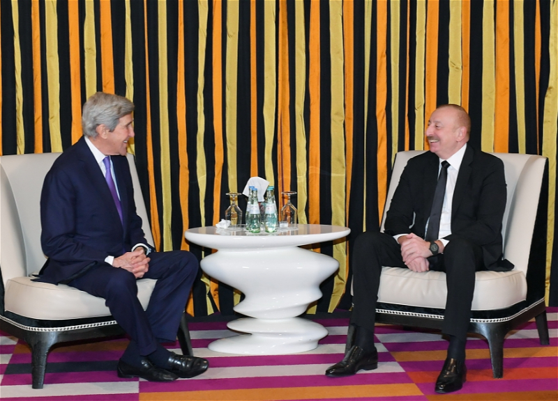 Ильхам Алиев встретился в Мюнхене со спецпредставителем президента США по вопросам климата - ФОТО