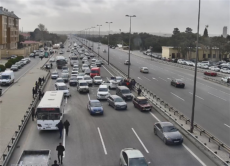 ДТП на Мардакянском шоссе создало заторы