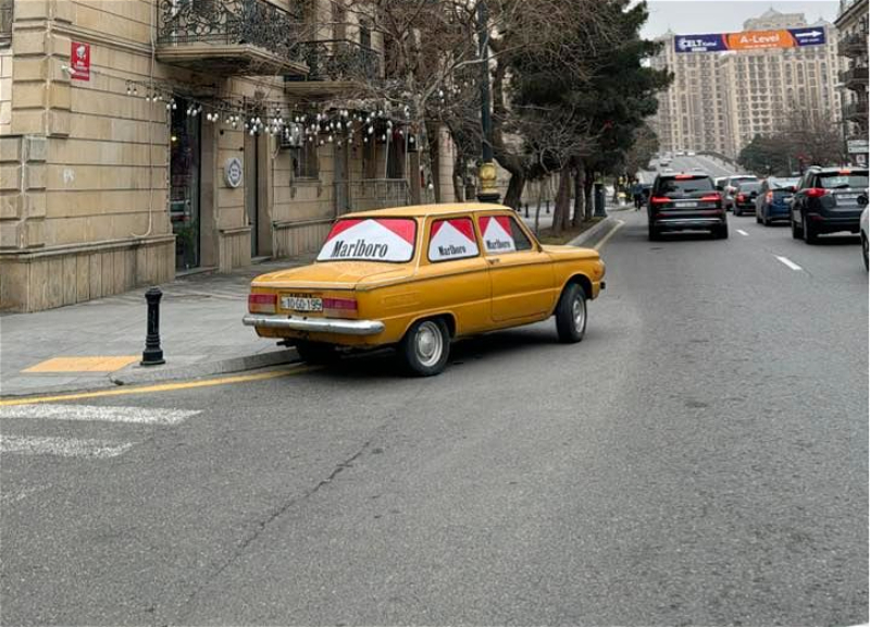 В нарушение правил парковки и Закона «О рекламе»: Как в Баку «Запорожец» превратили в киоск по продаже сигарет – ФОТО