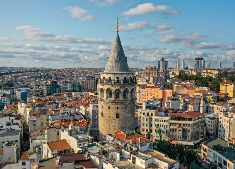 Знаменитая Галатская башня в Стамбуле закрыта для посетителей