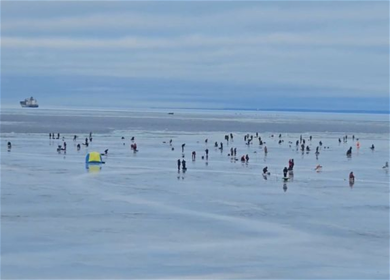В Петербурге со льдины спасли 35 рыбаков - ВИДЕО